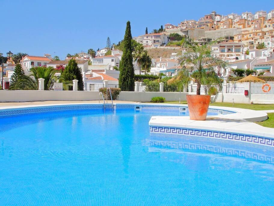 Beautiful 3 Bedroom Townhouse In Urb. Tropicana, Nerja Luaran gambar