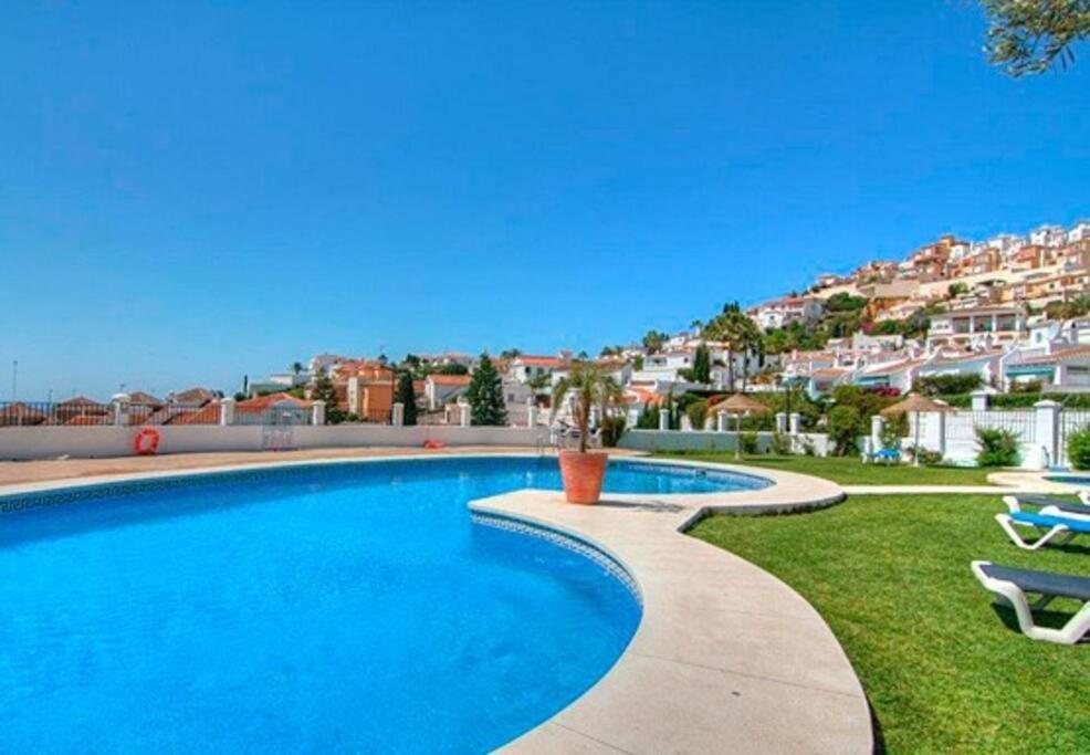 Beautiful 3 Bedroom Townhouse In Urb. Tropicana, Nerja Luaran gambar